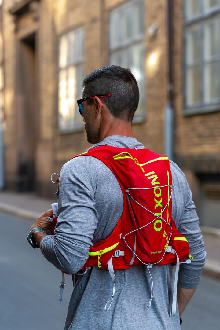 Sac à dos d'hydratation INOXTO TrailBlaze™ 8L - Votre compagnon de plein air ultime